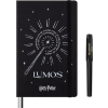 Moleskine Magiczny Zestaw Harry Potter: czarny notatnik L (w linię) z świecącym w ciemności napisem Lumos oraz czarny długopis Kaweco.