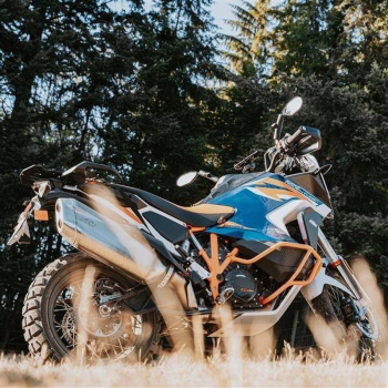 action/B2G2I1s2d000610727L500u2C8F2m3R3.jpg