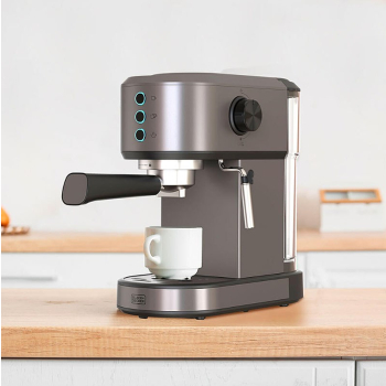 Kolbowy ekspres do kawy Black+Decker BXCO1350E